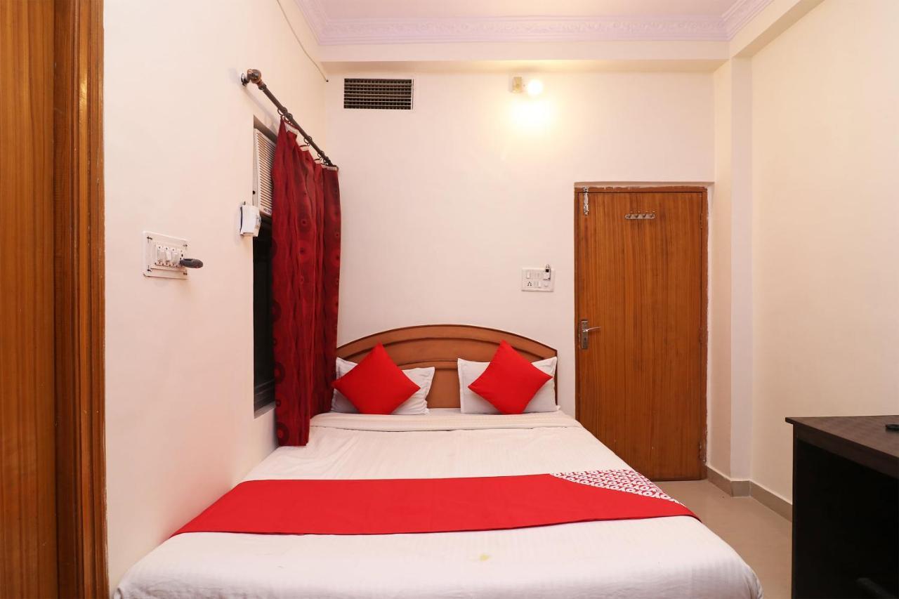 Oyo 1021 Hotel Gayatri Residency Tirath Exterior foto