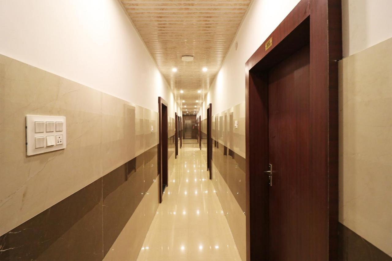 Oyo 1021 Hotel Gayatri Residency Tirath Exterior foto